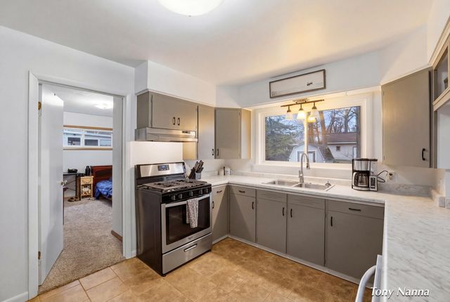 1620 W Norton Avenue, Norton Shores, MI 49441