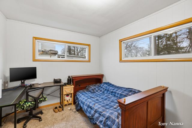 1620 W Norton Avenue, Norton Shores, MI 49441