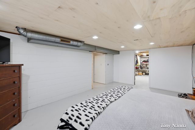 1620 W Norton Avenue, Norton Shores, MI 49441