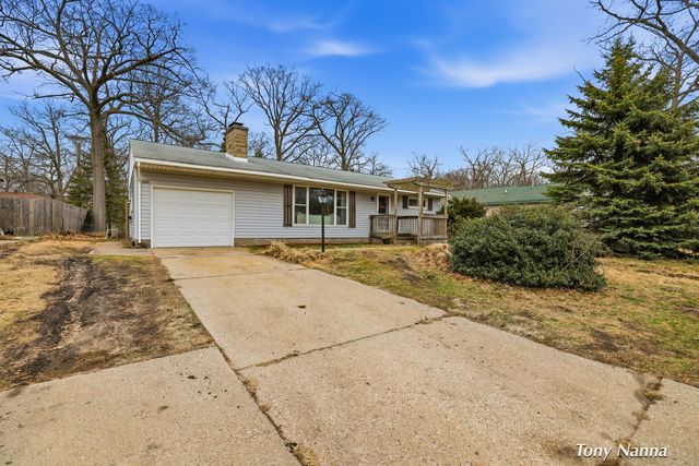 1620 W Norton Avenue, Norton Shores, MI 49441