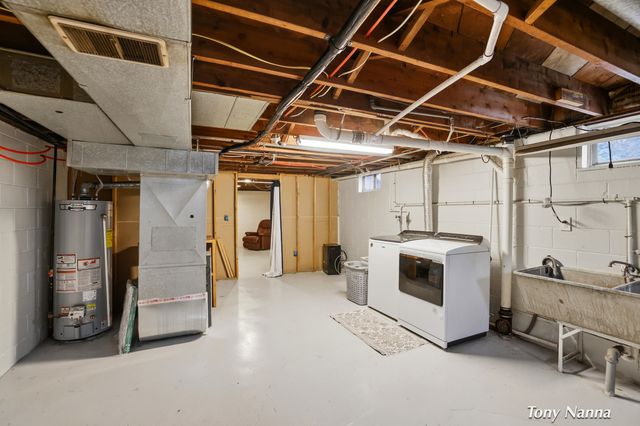 1620 W Norton Avenue, Norton Shores, MI 49441