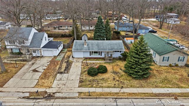 1620 W Norton Avenue, Norton Shores, MI 49441