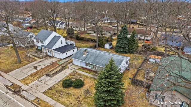 1620 W Norton Avenue, Norton Shores, MI 49441