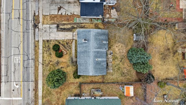 1620 W Norton Avenue, Norton Shores, MI 49441