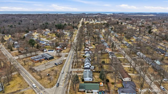 1620 W Norton Avenue, Norton Shores, MI 49441