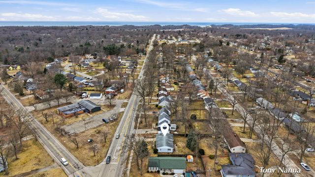 1620 W Norton Avenue, Norton Shores, MI 49441