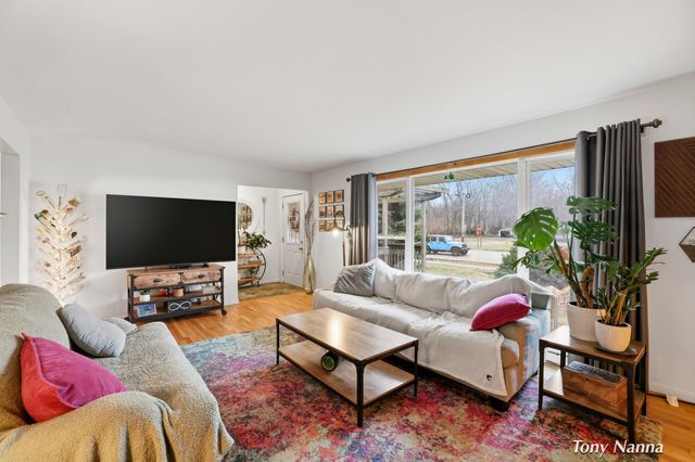 1620 W Norton Avenue, Norton Shores, MI 49441