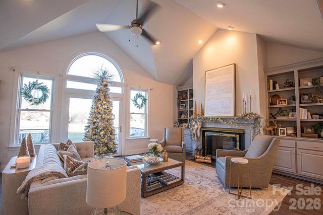 40 Bunker Court, Mills River, NC 28759