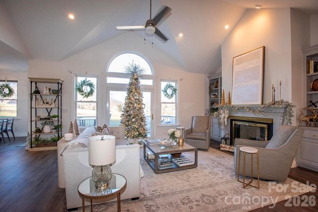40 Bunker Court, Mills River, NC 28759