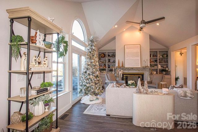 40 Bunker Court, Mills River, NC 28759