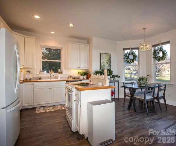40 Bunker Court, Mills River, NC 28759