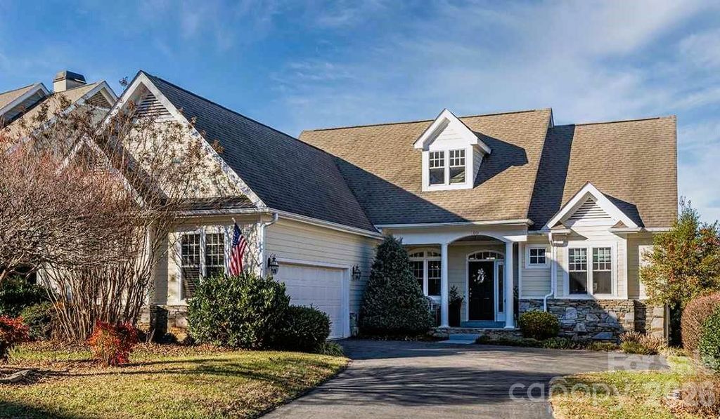 40 Bunker Court, Mills River, NC 28759