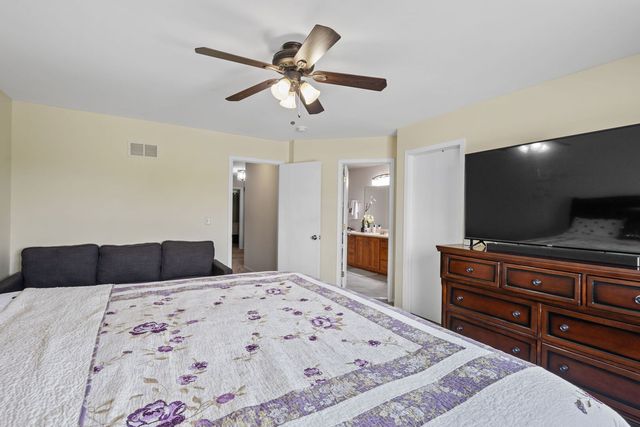 8261 Pecan Place, Frankfort, IL 60423