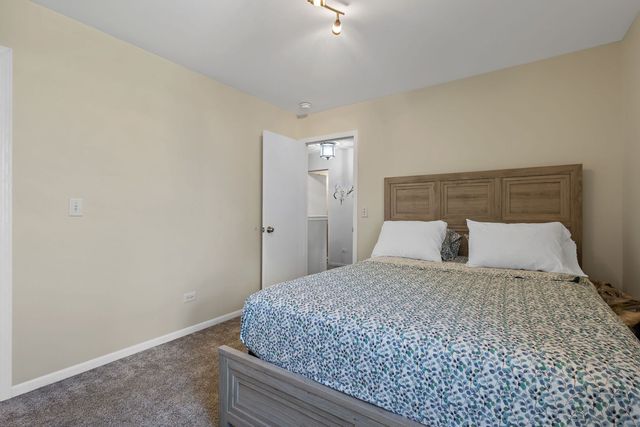 8261 Pecan Place, Frankfort, IL 60423