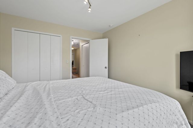 8261 Pecan Place, Frankfort, IL 60423