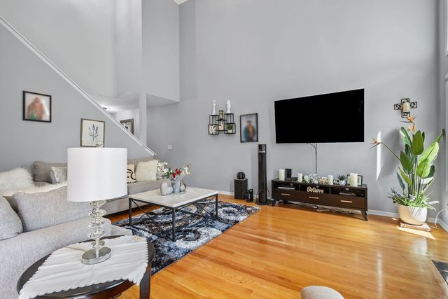 8261 Pecan Place, Frankfort, IL 60423