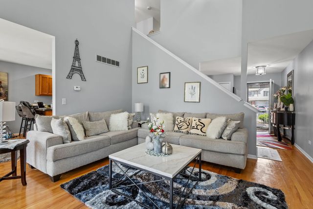 8261 Pecan Place, Frankfort, IL 60423