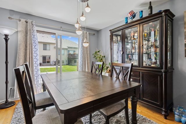 8261 Pecan Place, Frankfort, IL 60423