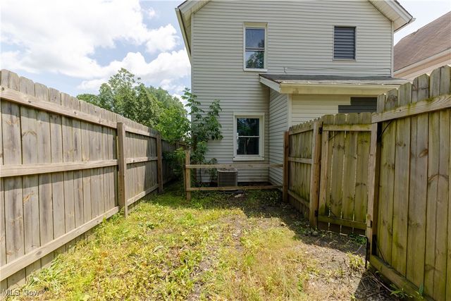 60 Steel Street, Youngstown, OH 44509