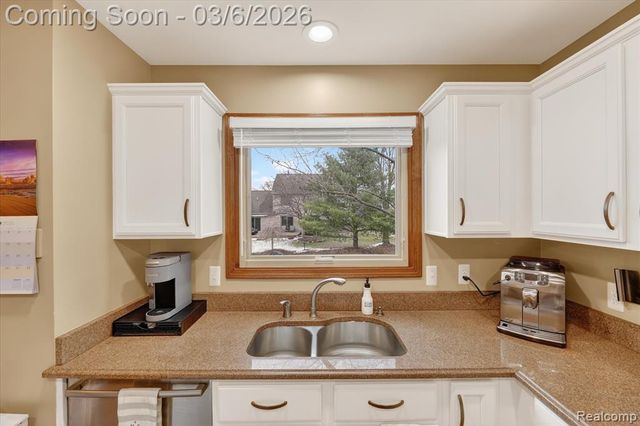 18464 Glengarry Drive, Livonia, MI 48152