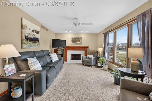 18464 Glengarry Drive, Livonia, MI 48152