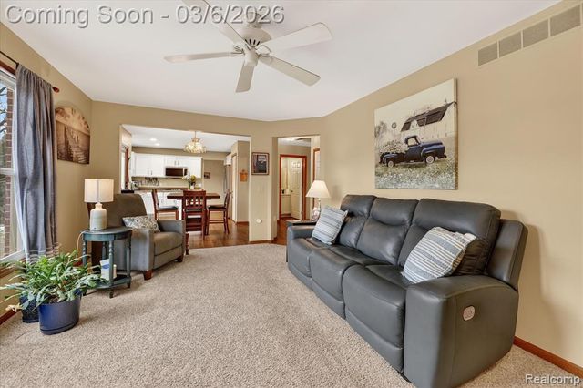 18464 Glengarry Drive, Livonia, MI 48152