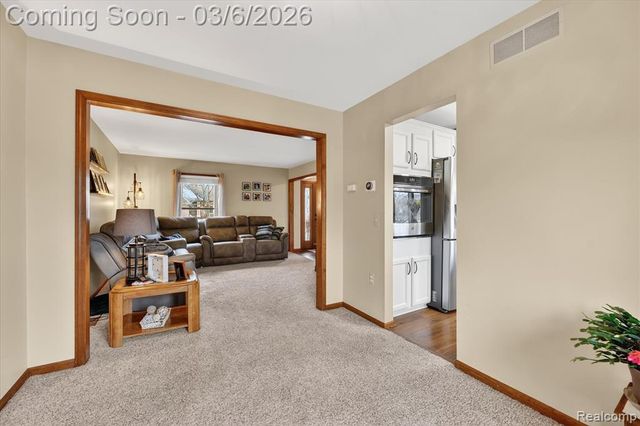 18464 Glengarry Drive, Livonia, MI 48152