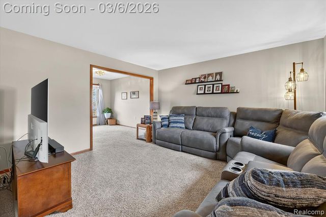 18464 Glengarry Drive, Livonia, MI 48152