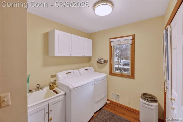 18464 Glengarry Drive, Livonia, MI 48152