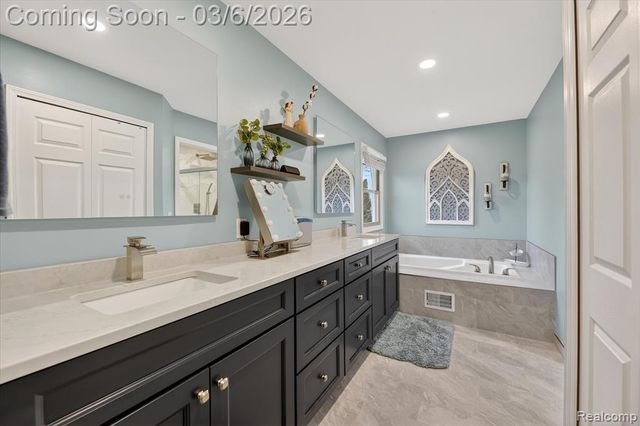 18464 Glengarry Drive, Livonia, MI 48152