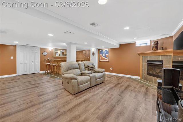 18464 Glengarry Drive, Livonia, MI 48152