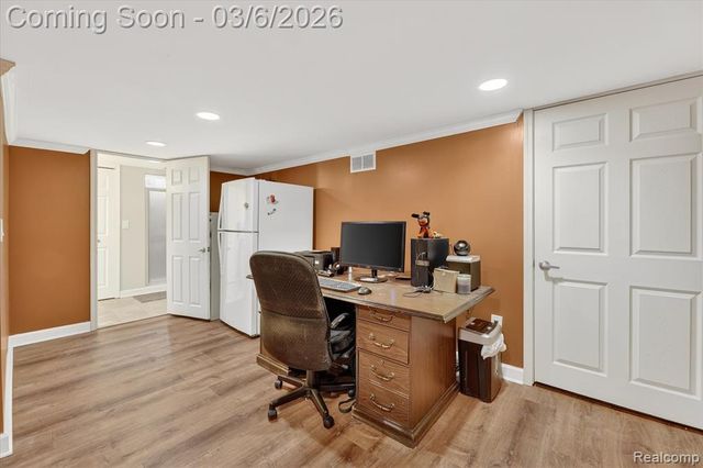 18464 Glengarry Drive, Livonia, MI 48152