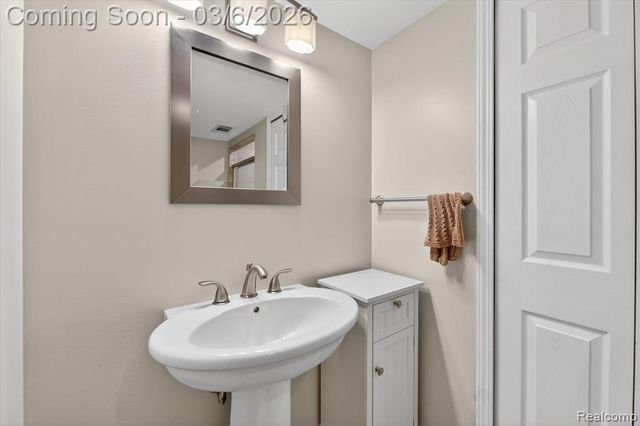 18464 Glengarry Drive, Livonia, MI 48152