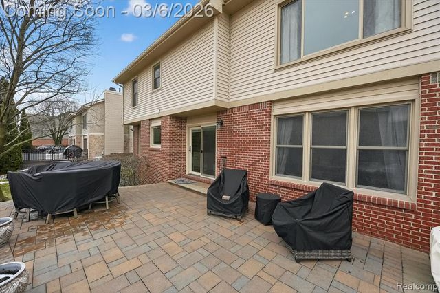 18464 Glengarry Drive, Livonia, MI 48152