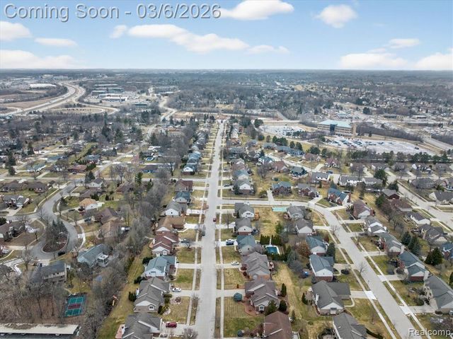 18464 Glengarry Drive, Livonia, MI 48152