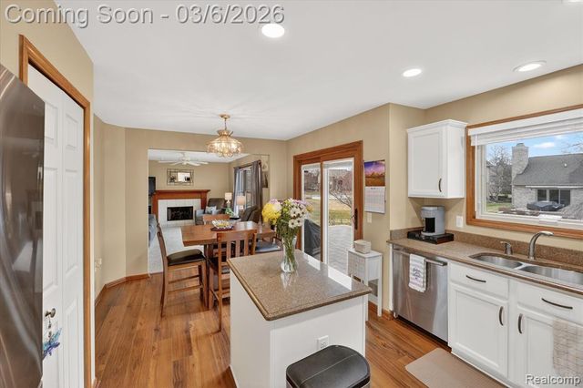 18464 Glengarry Drive, Livonia, MI 48152