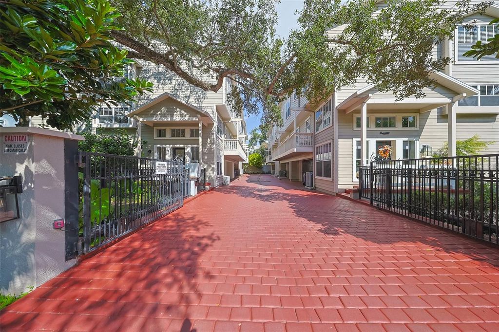 2403 W PALM DRIVE 2, Tampa, FL 33629