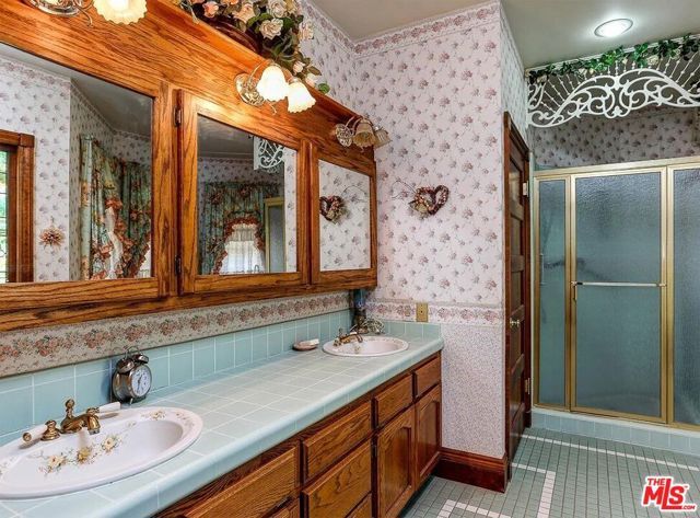 20501 Blairmoore Street, Chatsworth (los Angeles), CA 91311