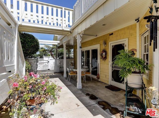 20501 Blairmoore Street, Chatsworth (los Angeles), CA 91311