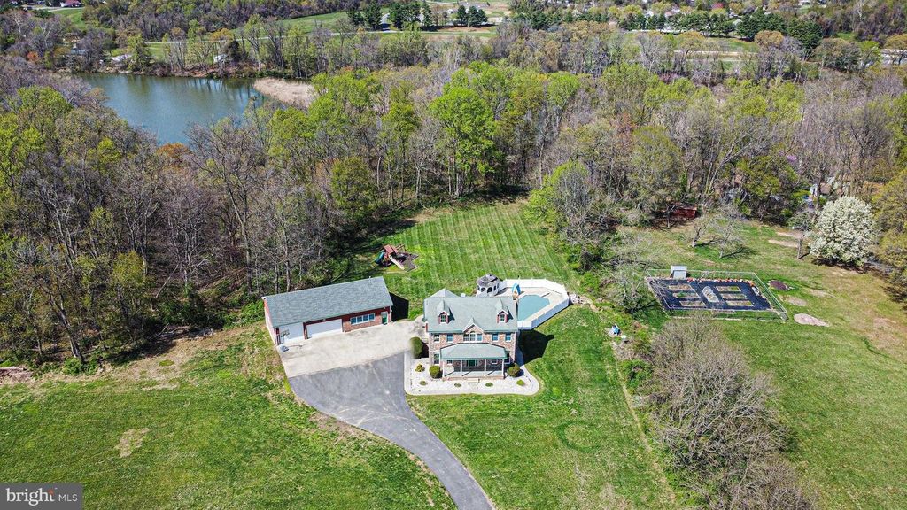 Image 15 of property listing at 721 KNIGHT ISLAND RD, Earleville, MD 21919