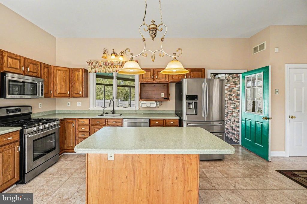 Image 34 of property listing at 721 KNIGHT ISLAND RD, Earleville, MD 21919