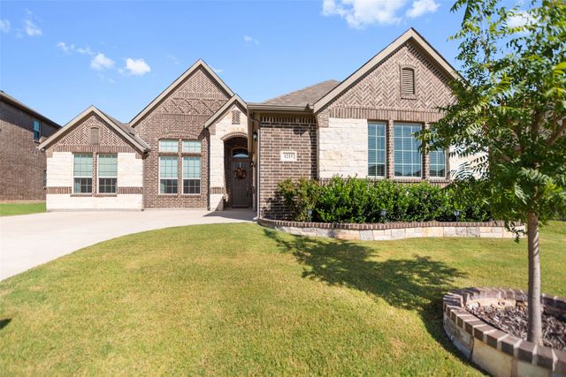 1215 Alderwood Drive, Justin, TX 76247