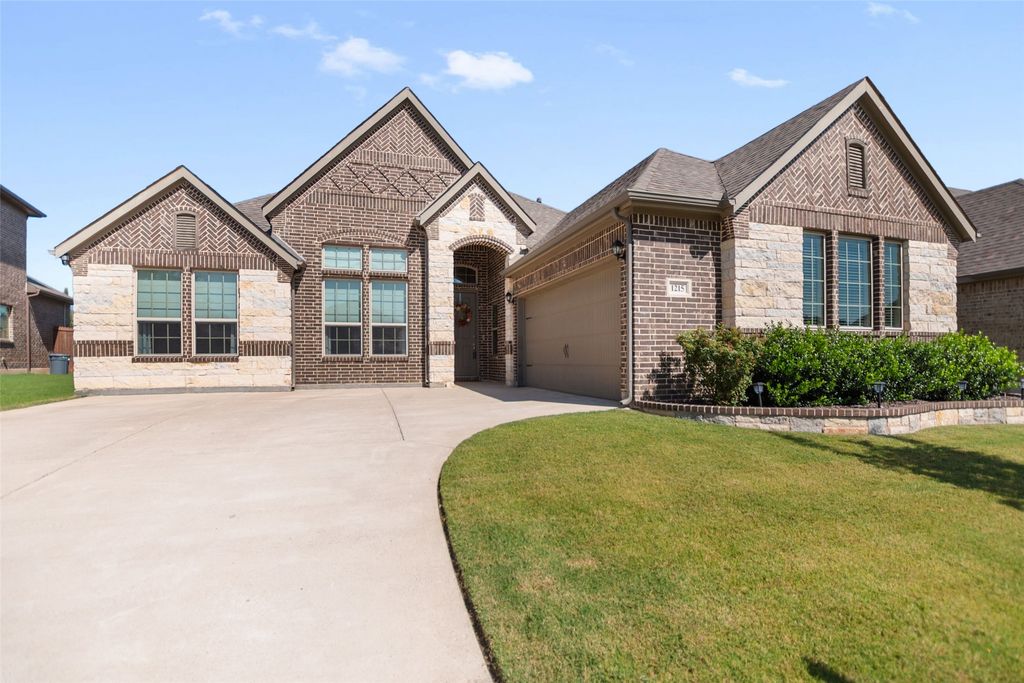 1215 Alderwood Drive, Justin, TX 76247