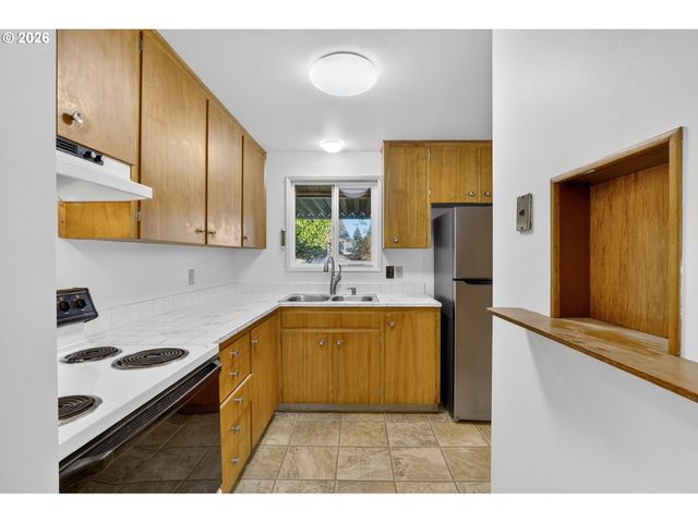 1620 THOMPSON Rd, Woodburn, OR 97071