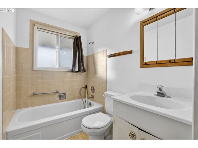 1620 THOMPSON Rd, Woodburn, OR 97071