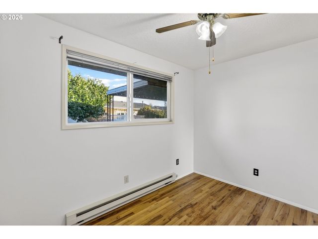 1620 THOMPSON Rd, Woodburn, OR 97071