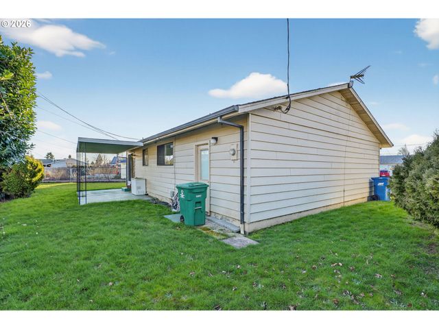 1620 THOMPSON Rd, Woodburn, OR 97071
