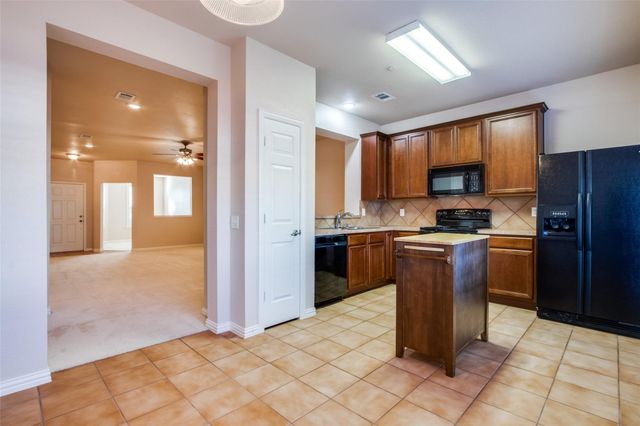 237 Heritage Hill Drive, Lewisville, TX 75067