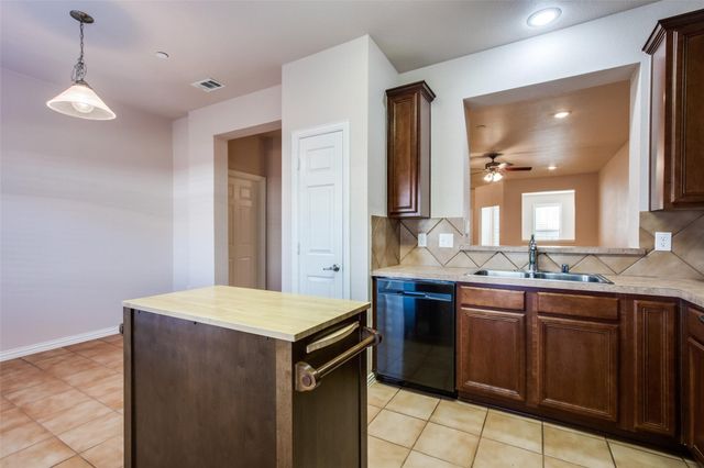 237 Heritage Hill Drive, Lewisville, TX 75067