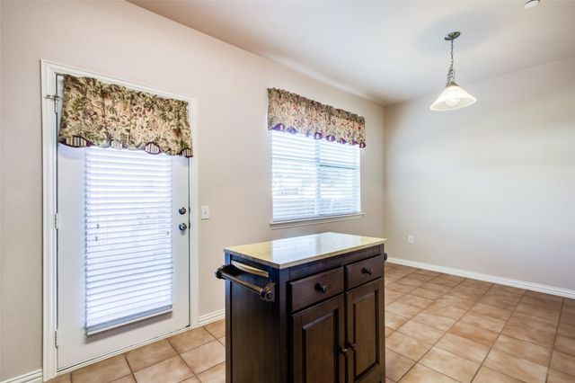 237 Heritage Hill Drive, Lewisville, TX 75067